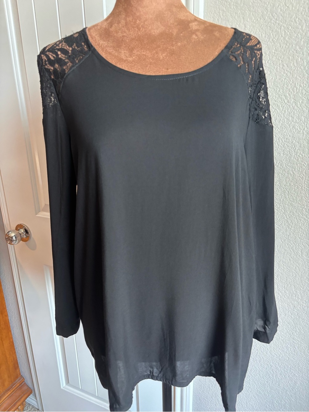 Jack by BB Dakota Black Lace Back Blouse L Long Sleeve Rayon